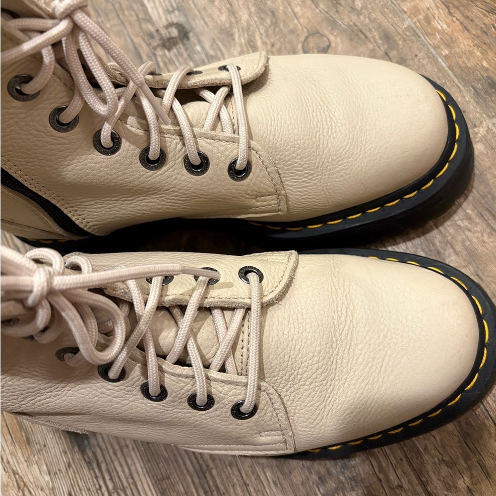 Dr. Martens Jadon III Platform boots cream